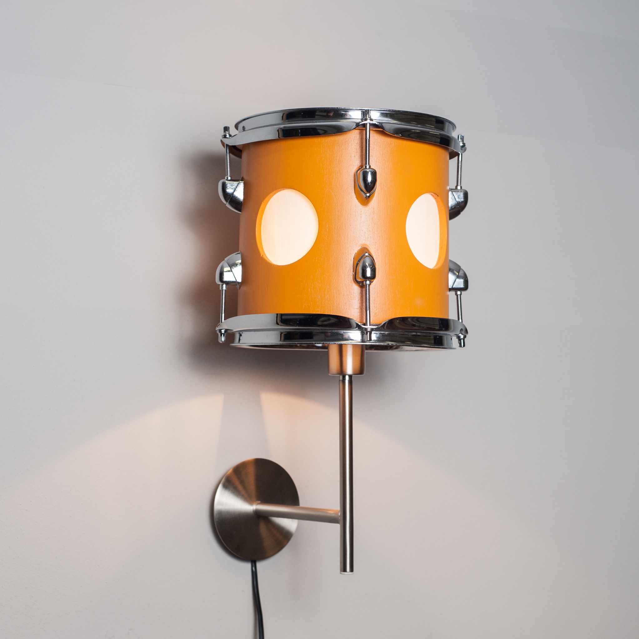 wandlamp gemaakt van tom-tom (drum)