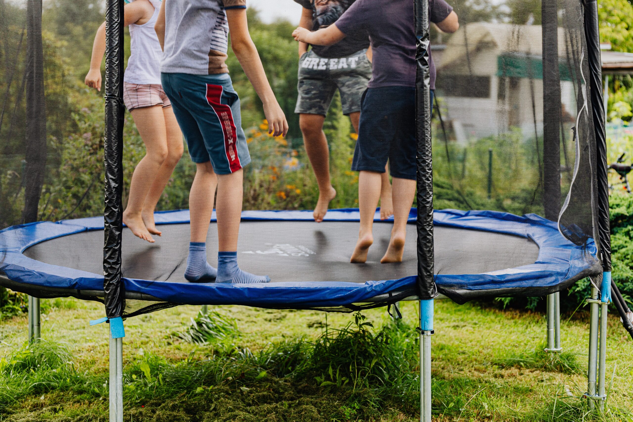 Hoe maak je een trampoline schoon?