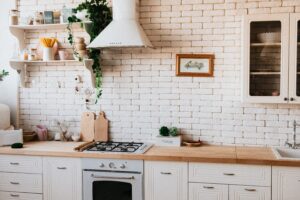 Een karabijnhaak van RVS kan je helpen bij het organiseren van je keuken