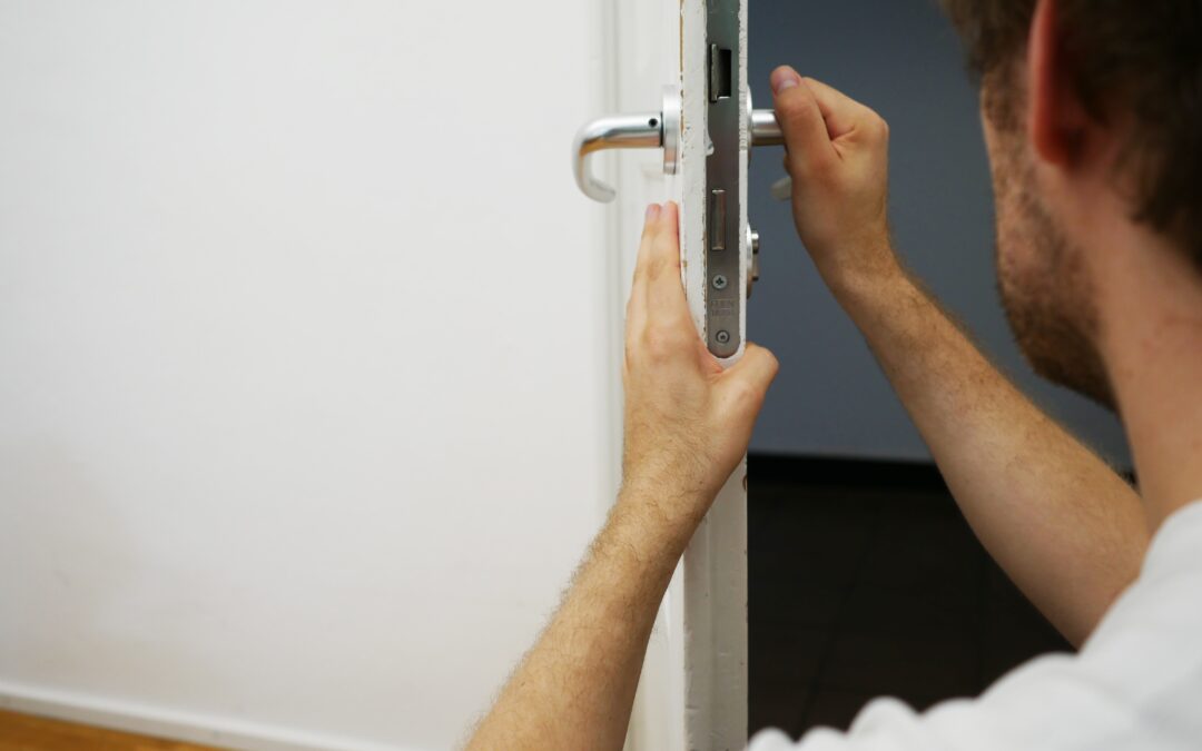Tips voor het verbeteren van de beveiliging van je huis met hulp van een slotenmaker